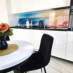 De Lux 18 Pietro Parking *