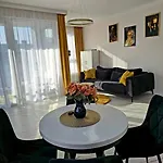 De Lux 18 Pietro Parking *