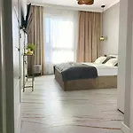 De Lux 18 Pietro Parking *