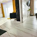 De Lux 18 Pietro Parking *