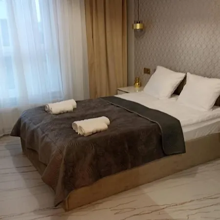 De Lux 18 Pietro Parking *