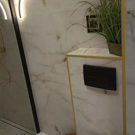 De Lux 18 Pietro Parking