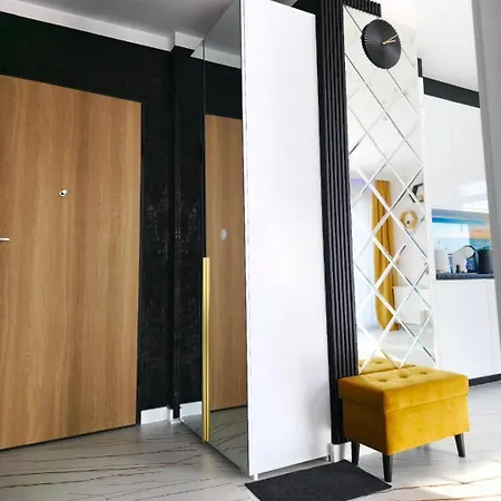 De Lux 18 Pietro Parking * غدانسك