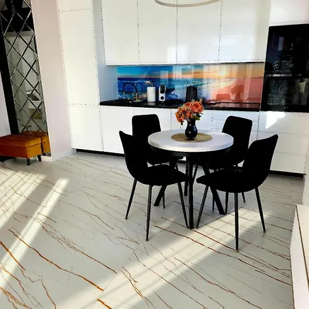 De Lux 18 Pietro Parking * غدانسك