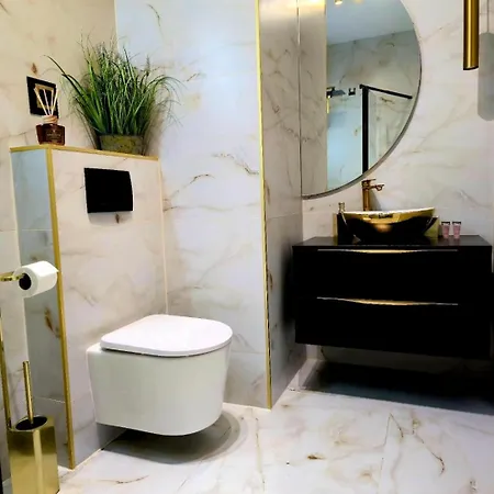 De Lux 18 Pietro Parking * غدانسك