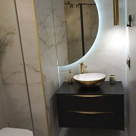 De Lux 18 Pietro Parking *